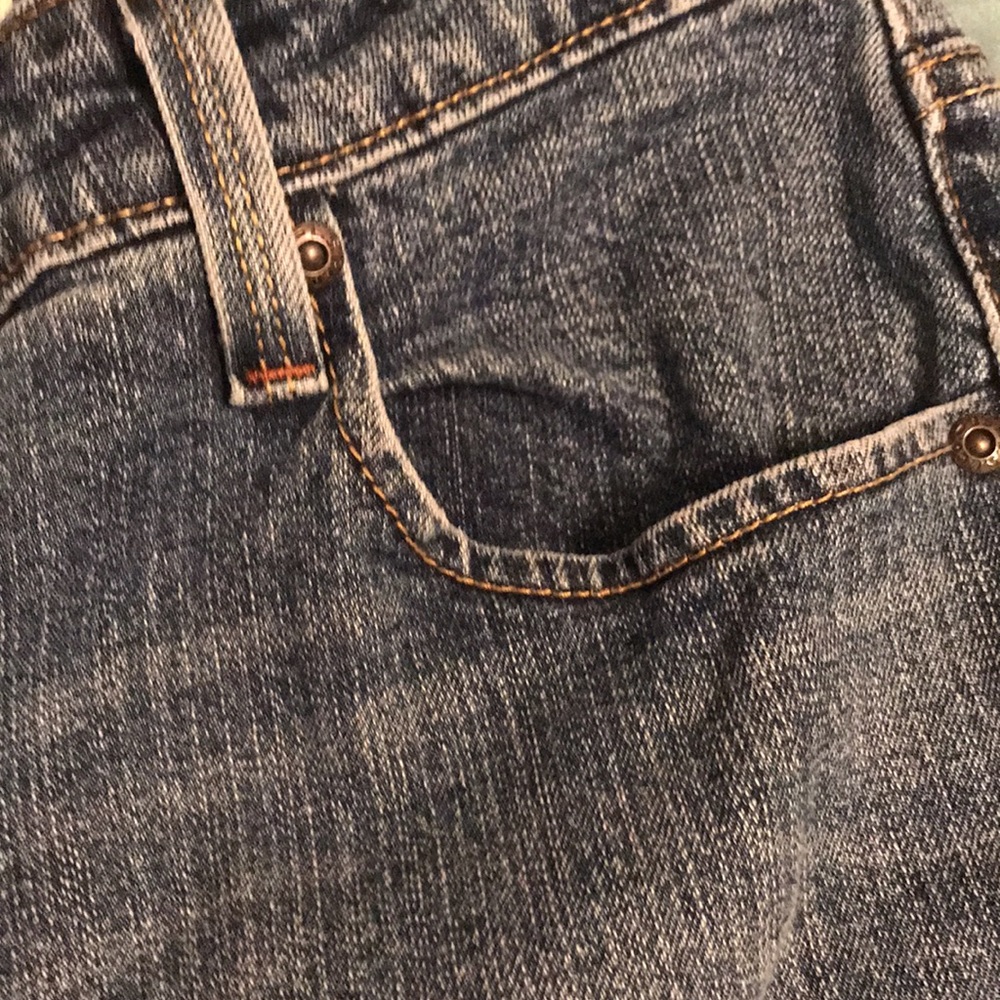 ❤️ (29)Ladies in Levi’s, size 10 short. Jeans are in excellent condition. - Picture 5 of 9